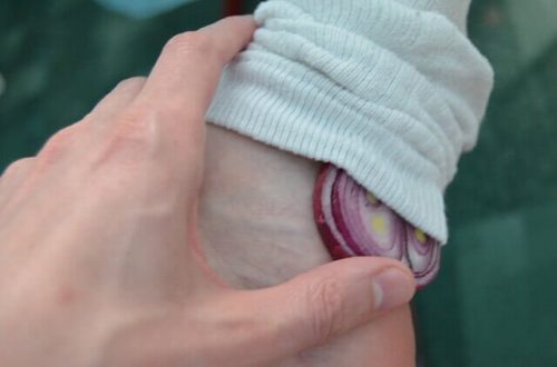 पैरों पर प्याज रखकर कैसे सोयें