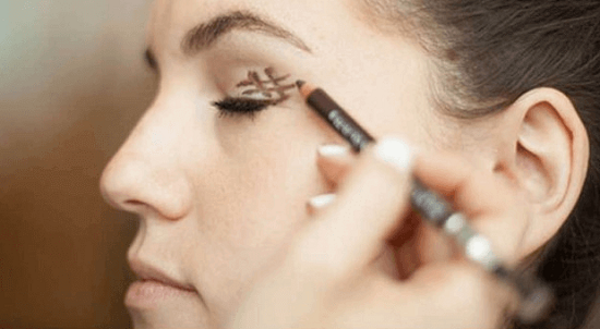 12 मेकअप ट्रिक: स्मोकी लुक