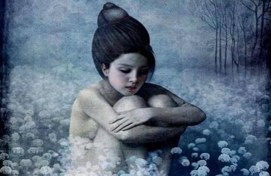 फूलों के बीच बैठी स्त्री