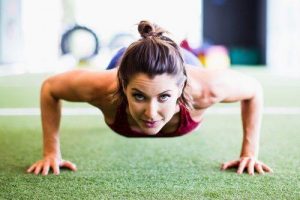 4 मिनट की जापानी ट्रिक से बनायें पत्थर की तरह सख्त ऐब्स