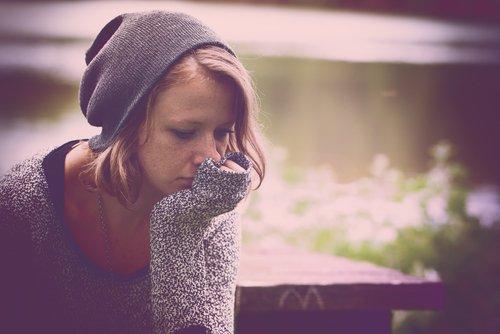 डिप्रेशन के लक्षण देते हैं विशिष्ट संकेत
