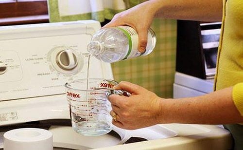 कपड़ों की सफेदी बनाए रखे सफेद सिरका