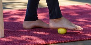 हील स्पर: गेंद और सोले वाले व्यायाम