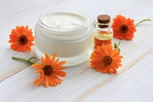 घट्टों के इलाज में गेंदे के फूल भी मददगार साबित हो सकते हैं