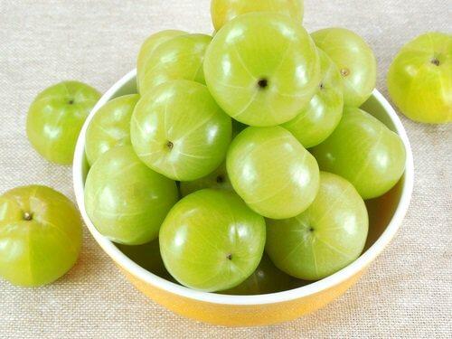 आंवले का फल: औमेप्रेज़ौल का एक प्राकृतिक विकल्प