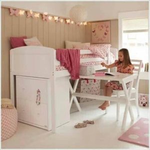 बेडरूम में अपने बिस्तर के नीचे सामान रखने से बचें