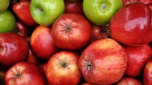 सेब और ओलिव ऑइल से डार्क सर्कल्स से छुटकारा पाएं
