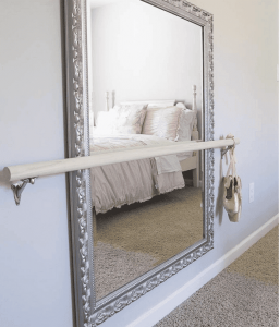 अपने बेडरूम में शीशा रखना एक बेहद गलत फैसला हो सकता है