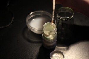 रंगीन रोशन मर्तबान रंगना