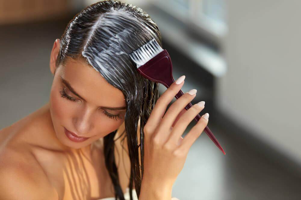 घर पर हेयर रिपोलराइज़ेशन: मिनटों में अपने बालों की मरम्मत करें