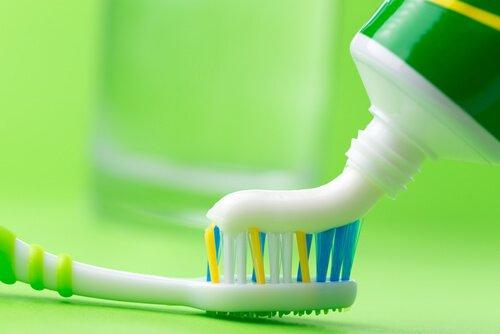 टूथपेस्ट (Toothpaste)