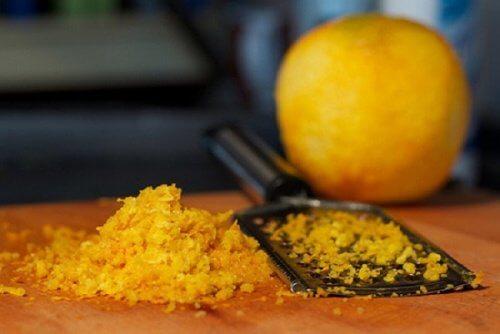 अपने दाग-धब्बों के लिए एक बार संतरे के रस को आज़माकर देखें