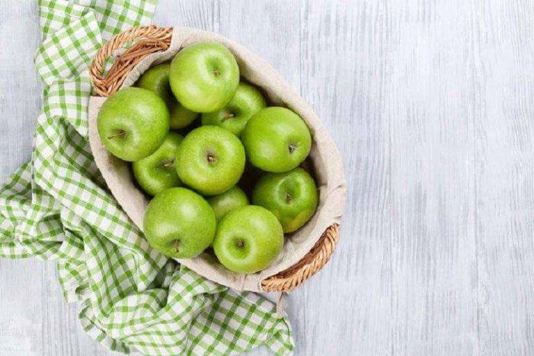 पेट की सफाई में सहायक - हरे सेब 