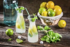 3 स्वादिष्ट मॉर्निंग ड्रिंक से पायें सपाट पेट