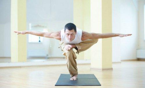 प्लैंक कर अपने संतुलन को बेहतर बनाएं