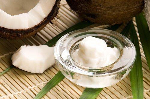 नारियल का तेल आपको झुर्रियों से छुटकारा कैसे दिला सकता है