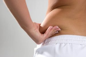 एक महीने में वेस्टलाइन ट्रिम करने के 5 स्टेप