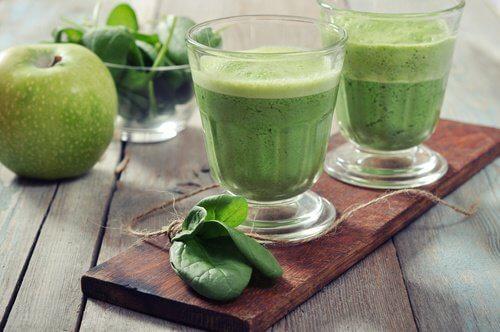 ब्लड शुगर कंट्रोल : पालक और सेलरी जूस (Spinach and celery juice)