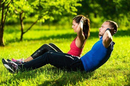 4. शरीर के ऊपरी हिस्से को मजबूत करने के लिए एक्सरसाइज
