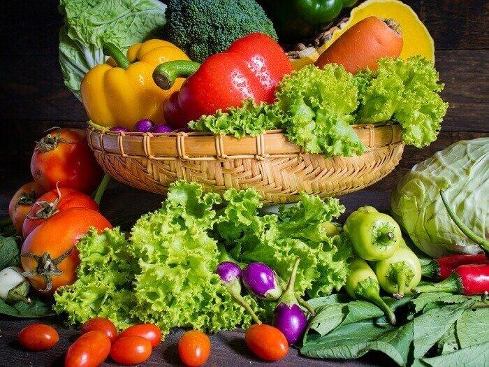 सब्जियां और स्वास्थ्यवर्धक फल