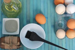 अंडे के 3 नुस्खे : ड्राई हेयर को मॉइस्चराइज करने के लिए