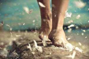 वाकिंग मेडिटेशन : टहलते समय अपने मन को प्रशिक्षित कीजिये