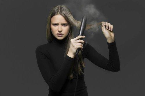 4 तरीके : आयरन के बिना बालों को प्राकृतिक रूप से सीधा करें