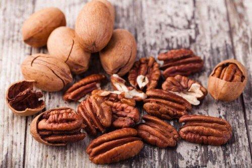 ऑस्टियोपोरोसिस : नट्स खाएं