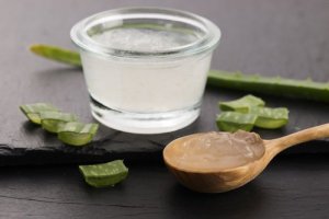 एलोवेरा ट्रीटमेंट : एलो और नारियल तेल