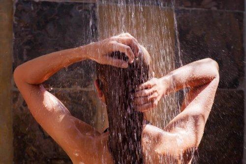 वेरीकोस वेंस: ठंडे पानी से नहाएं (Take a cold shower)