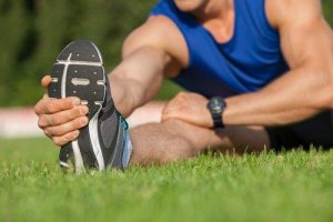 साइटिक नर्व पेन से राहत पायें: हैमस्ट्रिंग स्ट्रेच