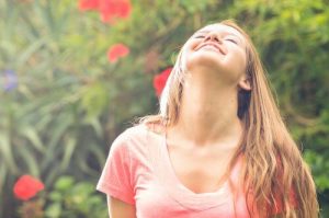 गर्दन के दर्द से छुटकारा: लेटरल नेक फ्लेक्सियन स्ट्रेच