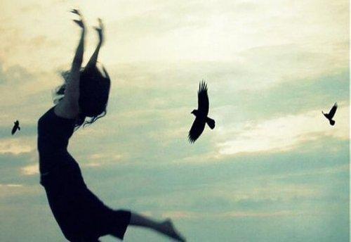 अपने ज़ख्मों से उभरकर एक स्वतन्त्र उड़ान भरें