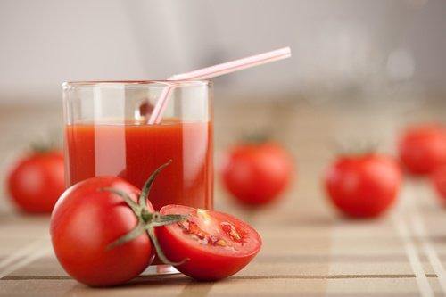 1. टमाटर का जूस (Tomato juice)