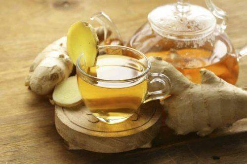 UTI यूरिनरी ट्रैक्ट इन्फेक्शन से लड़ने के लिए अदरक की चाय (Ginger tea)