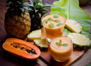 ब्रेकफ़ास्ट रेसिपी : Papaya and pineapple smoothie