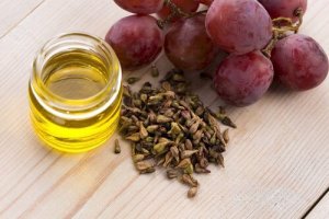 क्रो'ज फूट : अंगूर के बीज के तेल ( grapeseed oil) के फायदे