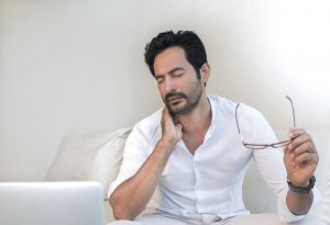 6 नेचुरल सॉल्यूशन : इन्हें आजमाकर गर्दन की दर्द को अलविदा कहिये