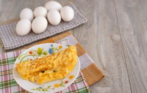 ब्रेकफ़ास्ट रेसिपी : Omelette with goat’s cheese
