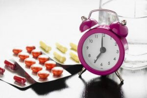 ऐसे खाद्य पदार्थ और दवाएं जिन्हें कभी भी एक साथ मिलाना नहीं चाहिए