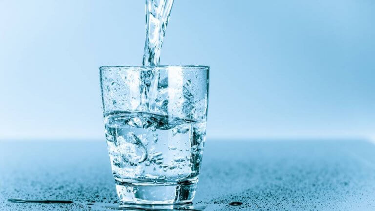 खाना खाने से आधा घंटा पहले क्यों पानी पीना चाहिए?