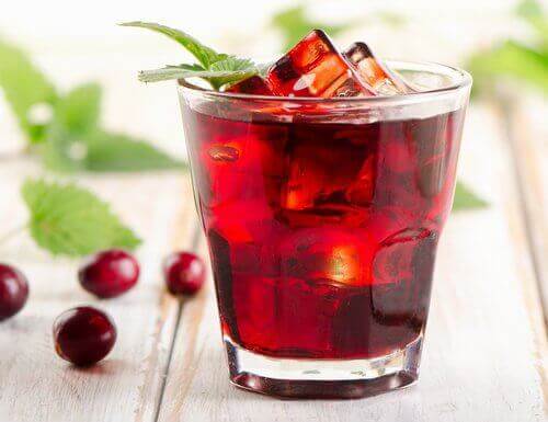 यूरिनरी इन्फेक्शन का इलाज : लाल खट्टी बेरी का रस(Cranberry juice)