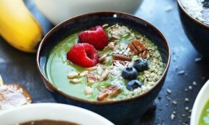 हाई ट्राइग्लिसराइड्स को कम करने में मददगार हैं बेरीज़