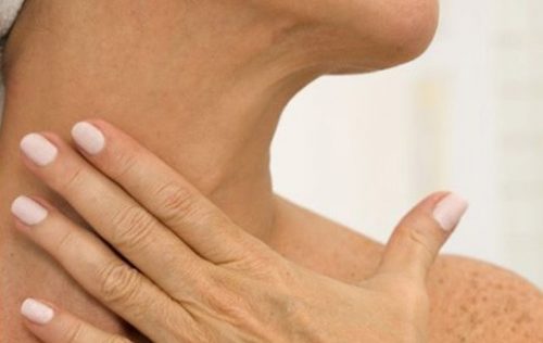 5 कुदरती उपाय : इनसे अपनी गर्दन की झुर्रियाँ हटायें