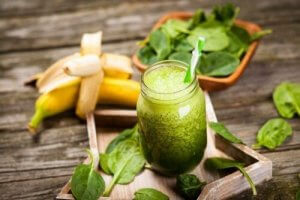 5 ग्रीन स्मूदी : स्विस कार्ड और केले की स्मूदी (Chard and Banana Smoothie)