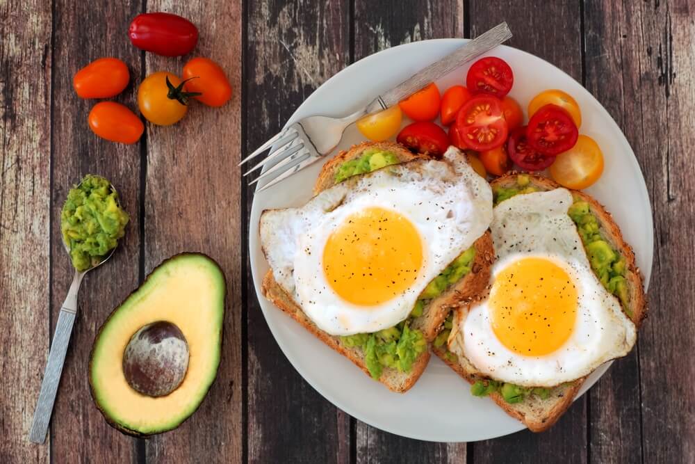 सपाट पेट पाने के लिए अच्छा नाश्ता ज़रूर करें