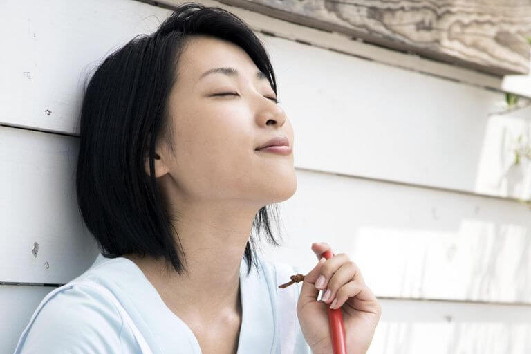 डीप ब्रीदिंग (Deep Breathing) आपके तनाव को भी कम करती है