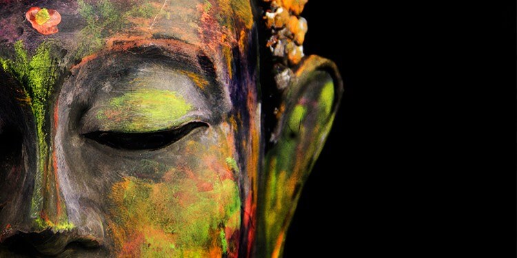 बौद्ध सिद्धांतों में अहम के मोह को त्यागने का परामर्श दिया गया है