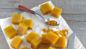 शहद और हल्दी जिलेटिन स्क्वेयर : कैसे बनायें