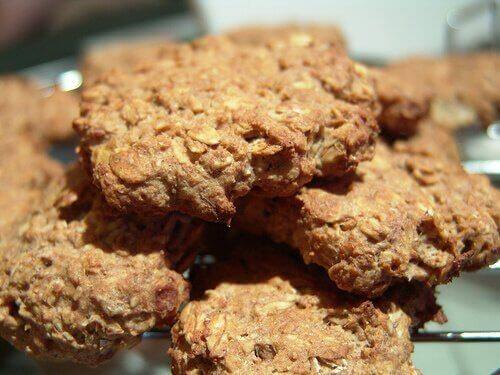 3. ओट बिस्कुट (Oat Biscuits)